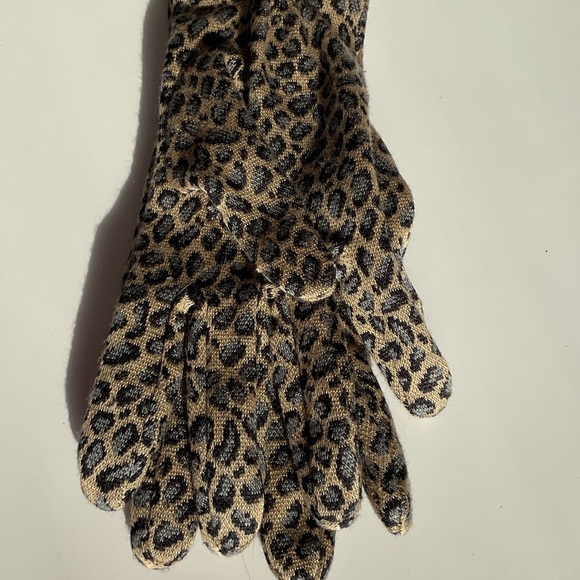 Steve Madden Long Animal Print Gloves. NWT - Picture 2 of 9